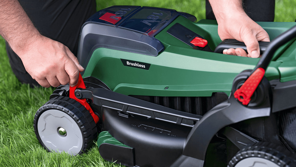 Bosch UniversalRotak plæneklipper 18V 37 cm Intet batteri