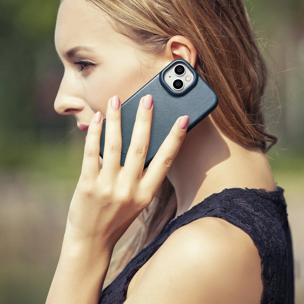 iCarer CE Oil Wax Premium Leather Folio Case iPhone 14 Plus magnetisk flip case MagSafe blå (AKI14220707-BU)