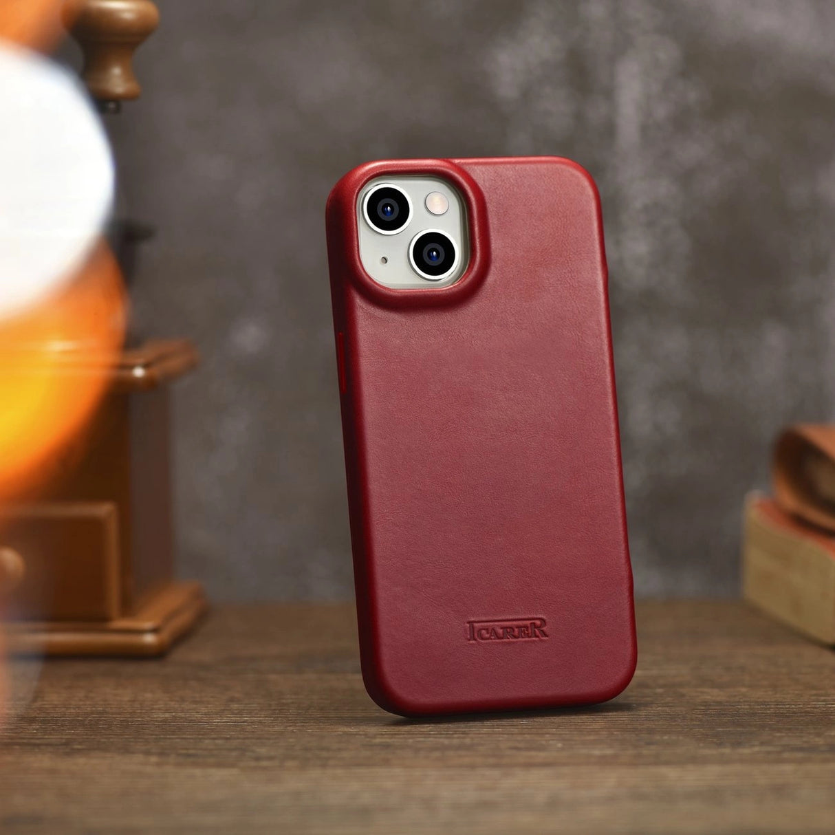 iCarer CE Oil Wax Premium Leather Folio Case iPhone 14 Plus Magnetisk Flip Leather Folio Case MagSafe Red (AKI14220707-RD)