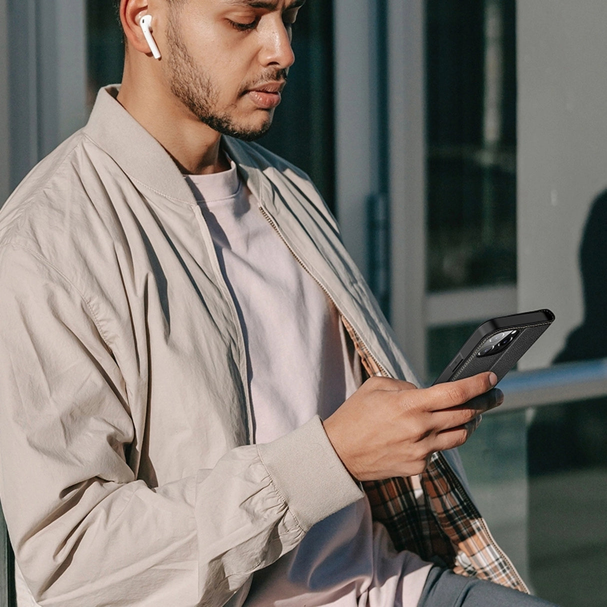 Dux Ducis Skin X2-fodtøj til iPhone 14 Pro med magnetisk flap brun