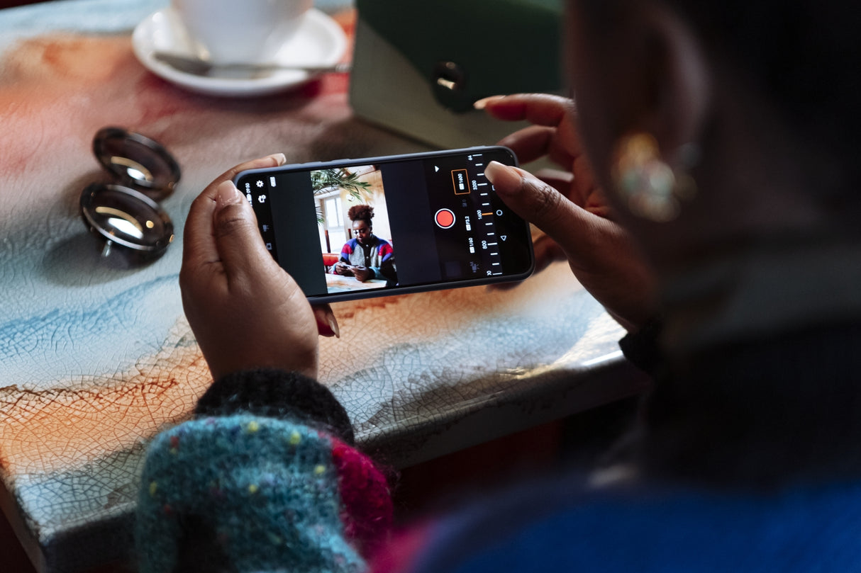 Canon EOS R50, Black + RF-S 18-45mm F4.5-6.3 IS STM Kit MILC 24,2 MP CMOS 6000 x 4000 pixel Sort