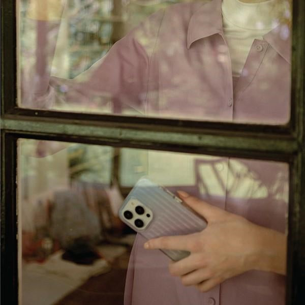 Uniq Coehl Linear case til iPhone 14 Pro Max - lysende