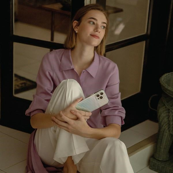 Uniq Coehl Linear case til iPhone 14 Pro Max - lysende