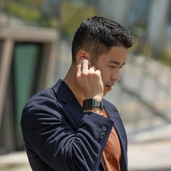 Uniq Linus Apple Watch Series 4/5/6/7/8/SE/SE2/Ultra rem 42/44/45 mm. Airosoft Silicone sort/midnat sort