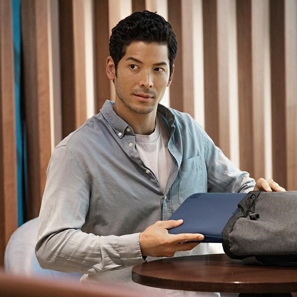 Uniq Cyperns æske til en 14" bærbar computer - blå