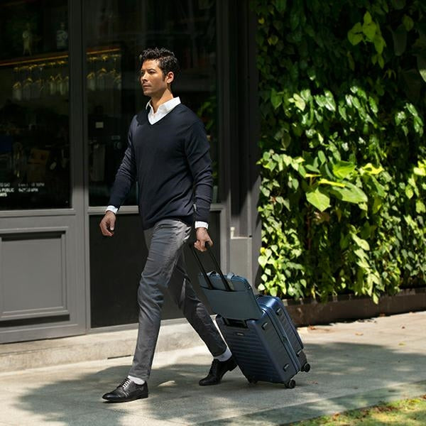 Uniq Stockholm taske til en 16" laptop - blå