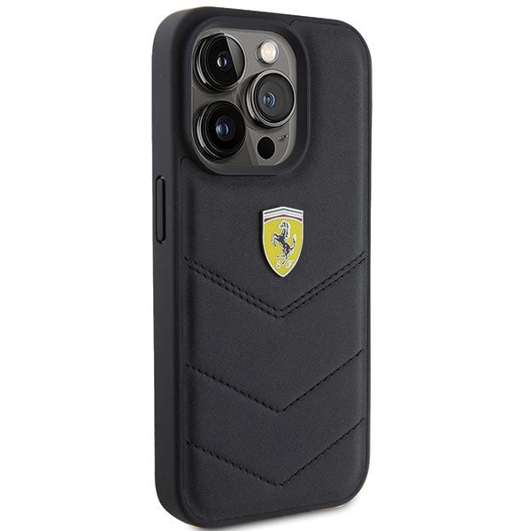Ferrari Quilted Metal Logo case til iPhone 15 Pro - sort