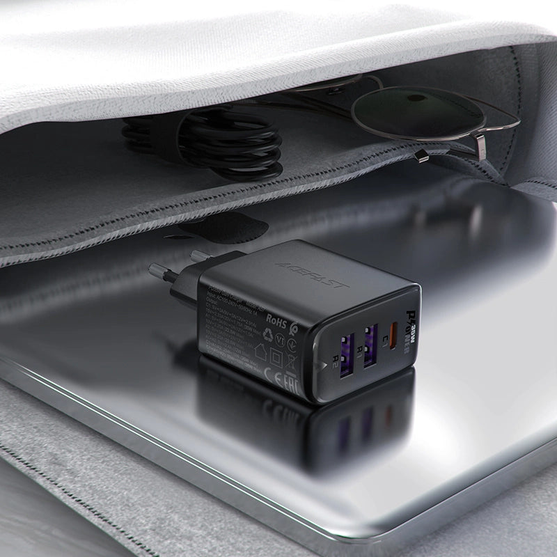 Acefast A57 PD 35W GaN oplader 2 x USB-A + USB-C med 3 porte - sort