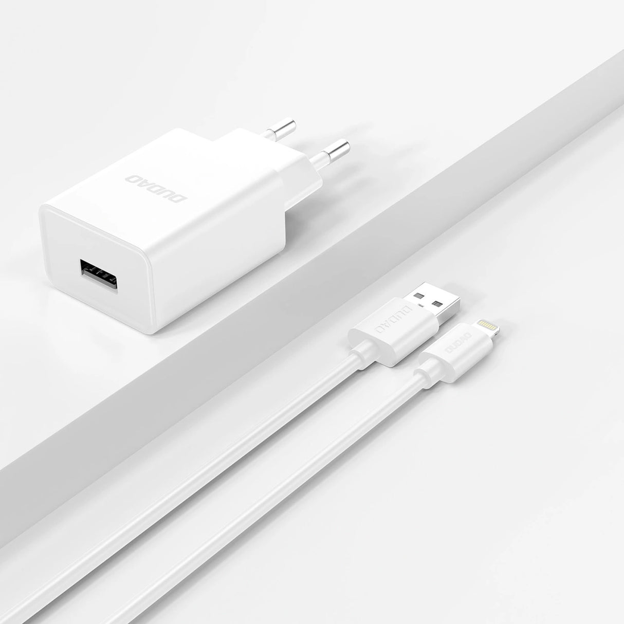 Dudao A4EU USB-A 2.1A vægoplader - hvid + USB-A - Lightning kabel