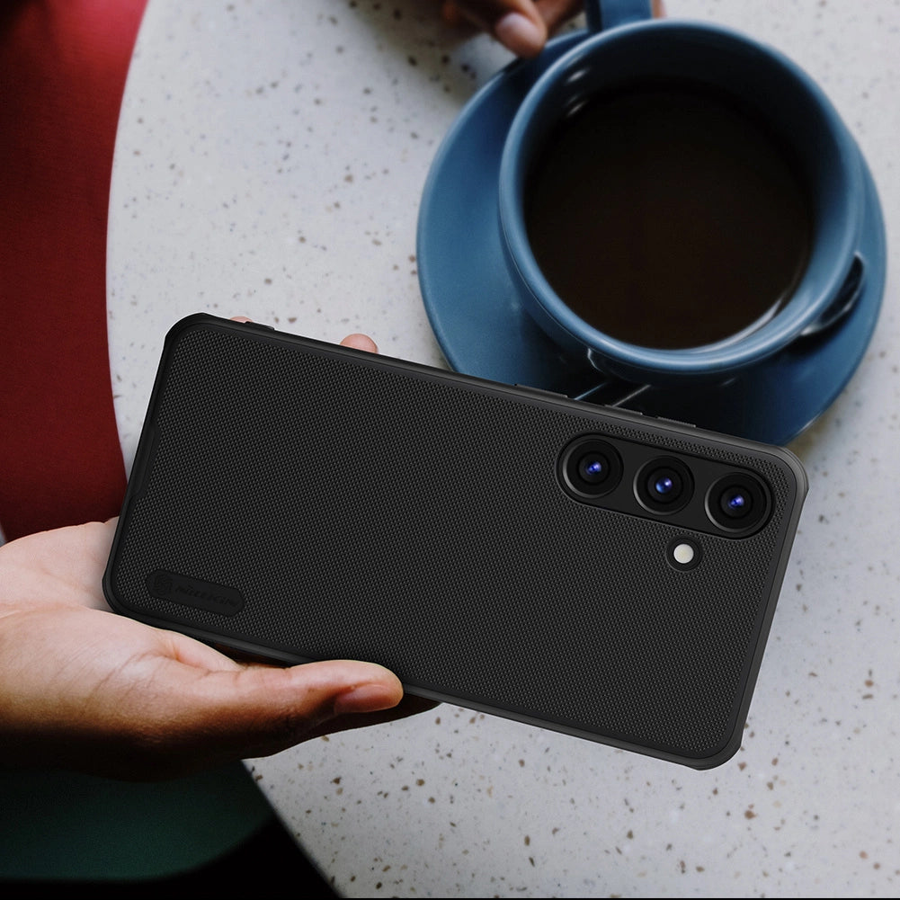 Nillkin Super Frosted Shield Pro pansret kuffert til Samsung Galaxy S24+ - rød