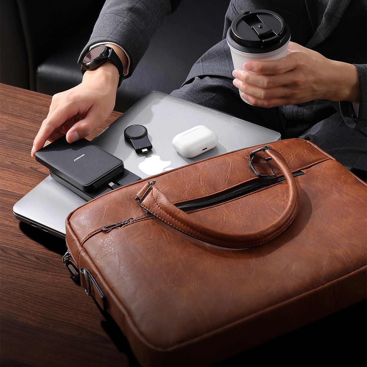 Joyroom JR-WQS02 iPhone AirPods Apple Watch 4in1 opladningsstation foldbar - sort