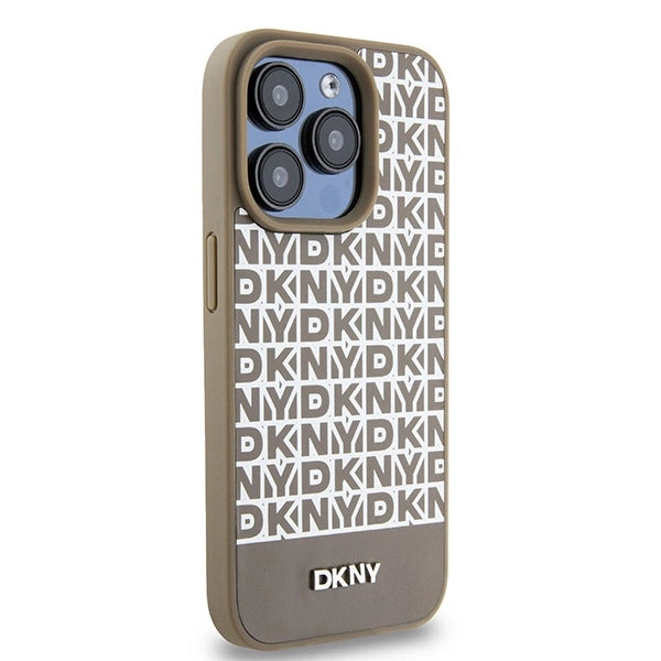 DKNY læder med trykt mønstermetallogo MagSafe Case til iPhone 15 Pro Max - Brown