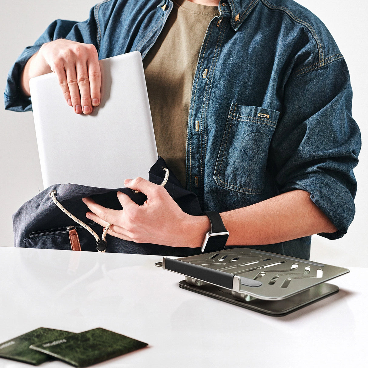 Laptop stativ Wozinsky WRS-CPY84SS aluminium + Gratis! smartphone stativ - sølv