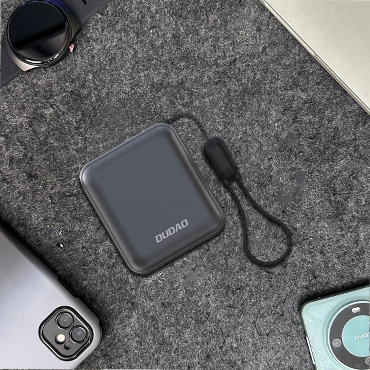 Dudao K22+ Ultra-Compact Power Bank 10000mAh 22.5W USB-C med Pendant/Kabel - Grå