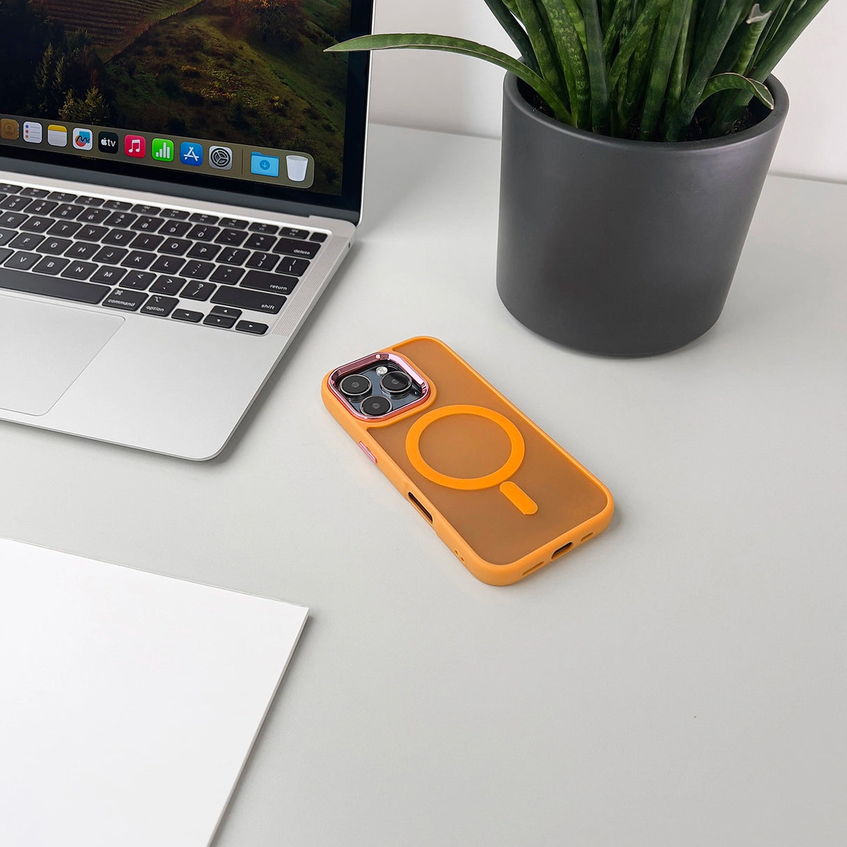 Wozinsky Fashion Case med MagSafe til Samsung Galaxy S24 FE - orange