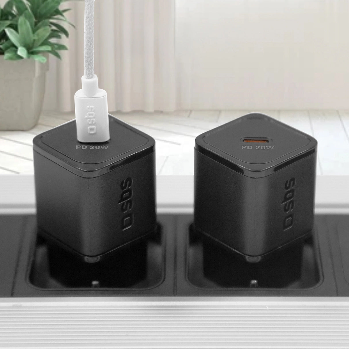 SBS TETRGAN1C20K 20W GaN USB-C Wall Charger med Power Delivery - sort