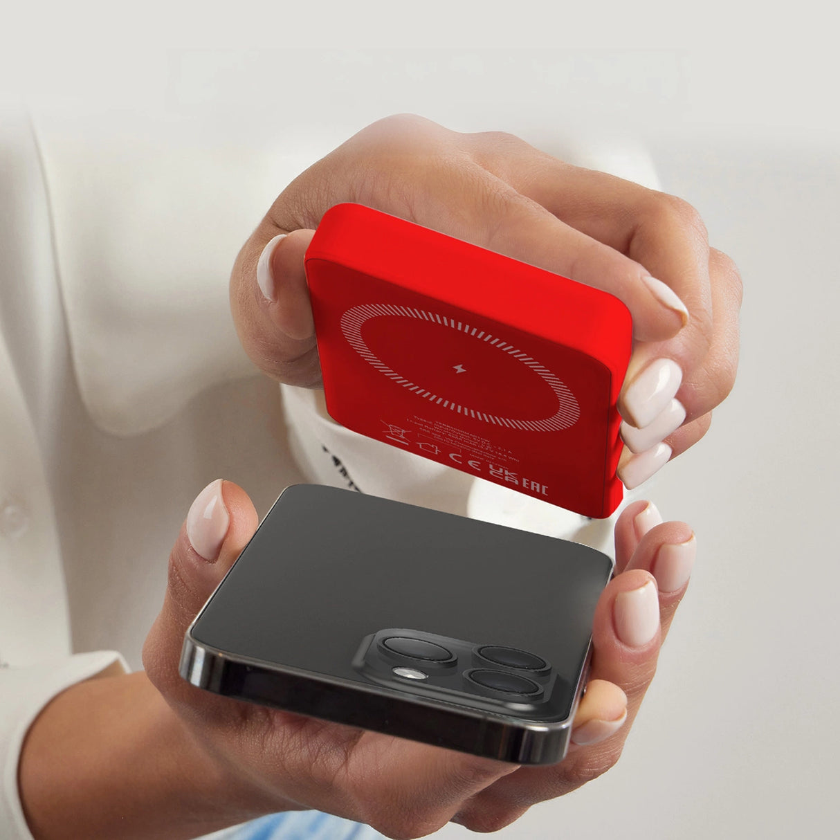 Powerbank SBS TEBB5000MAG1CR 5000 mAh kompatibel med MagSafe - rød