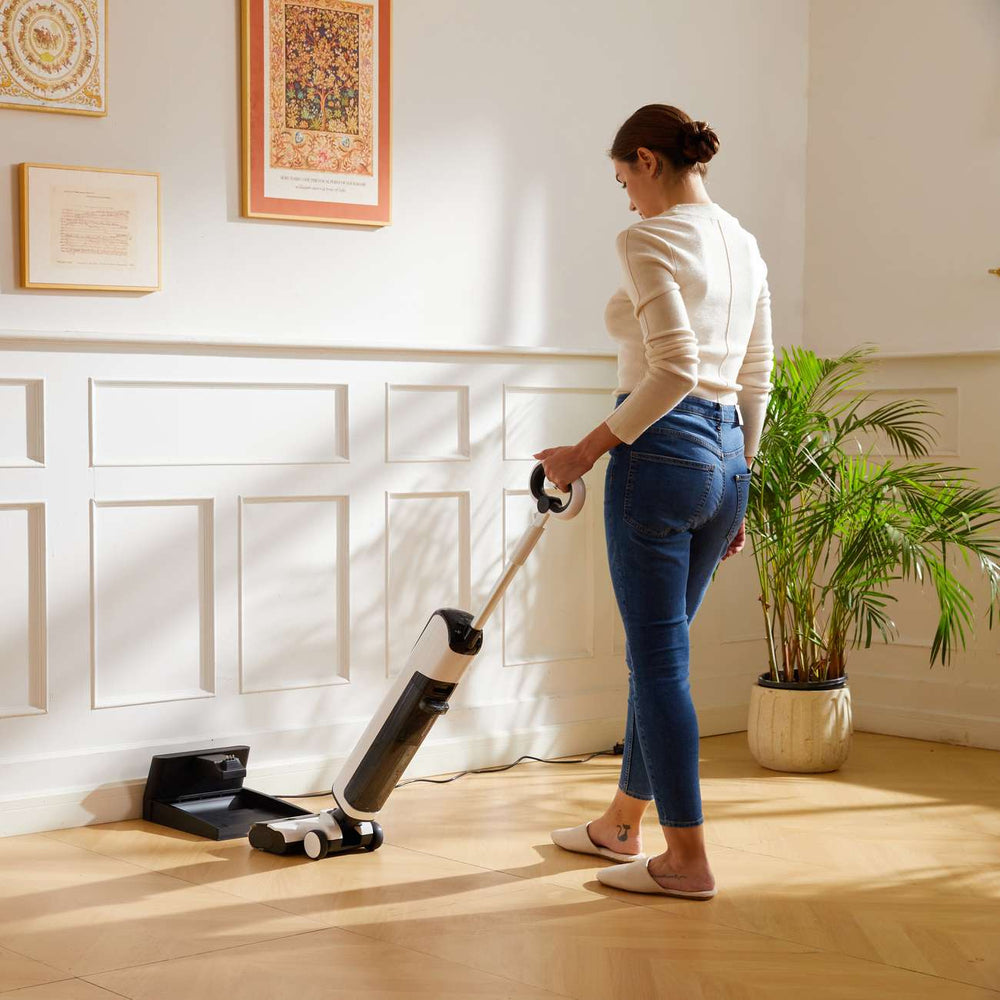 UWANT D100 17000Pa oprejst støvsuger med afvaskefunktion og ladestation - hvid