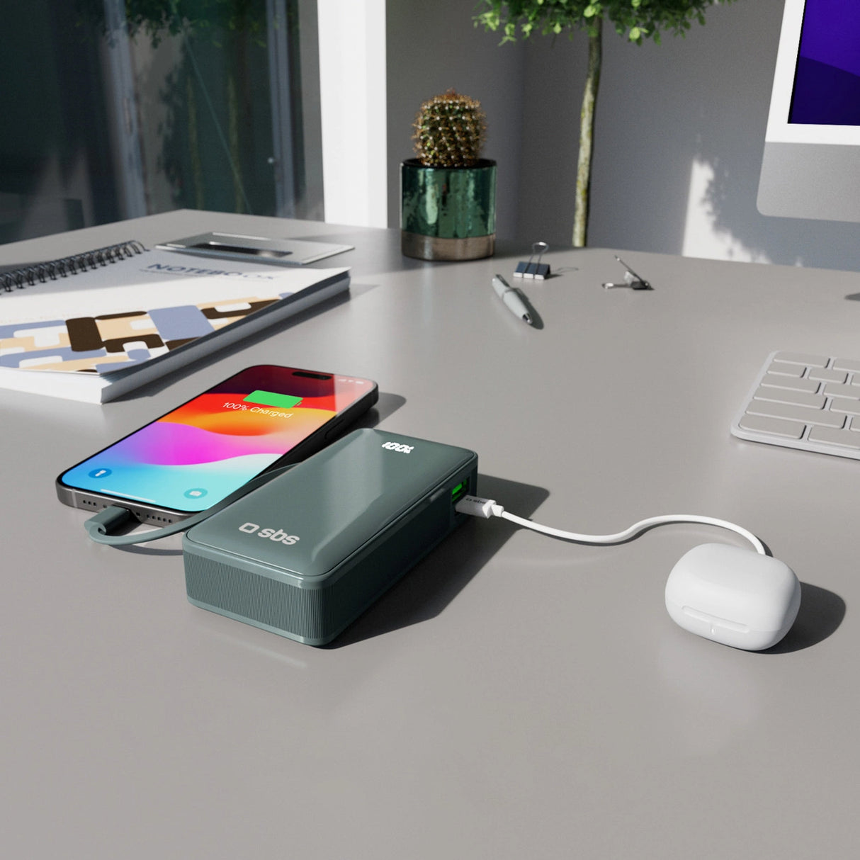 Powerbank SBS 10000 mAh 20W med indbygget USB-C-kabel og digital skærm - grå