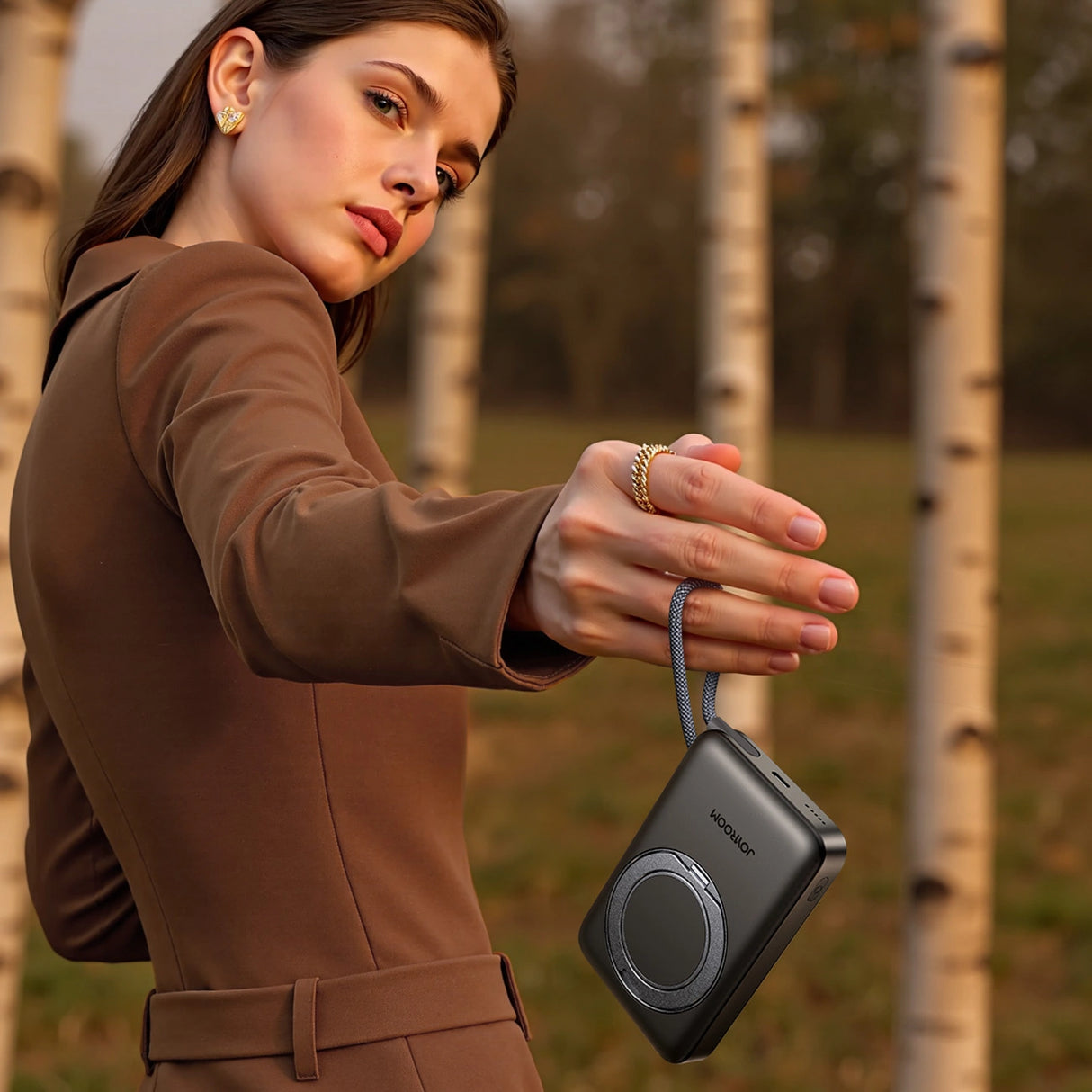 Joyroom JR-PBM02 Powerbank 22.5W 10000mAh 3in1 Magnetisk Induktiv Kompatibel med MagSafe med indbygget kabel - sort