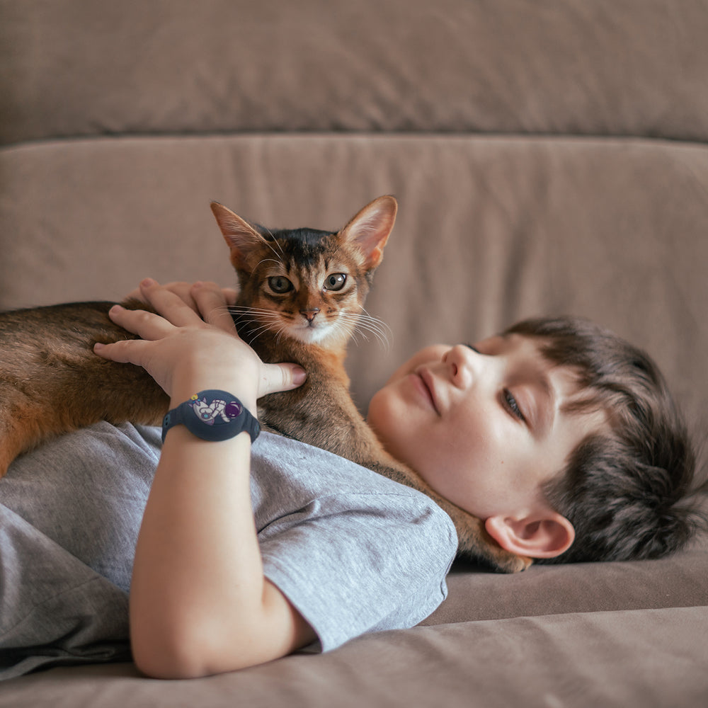 AirTag Case Silicone Armbånd til børn - Navy Blue med Astronaut