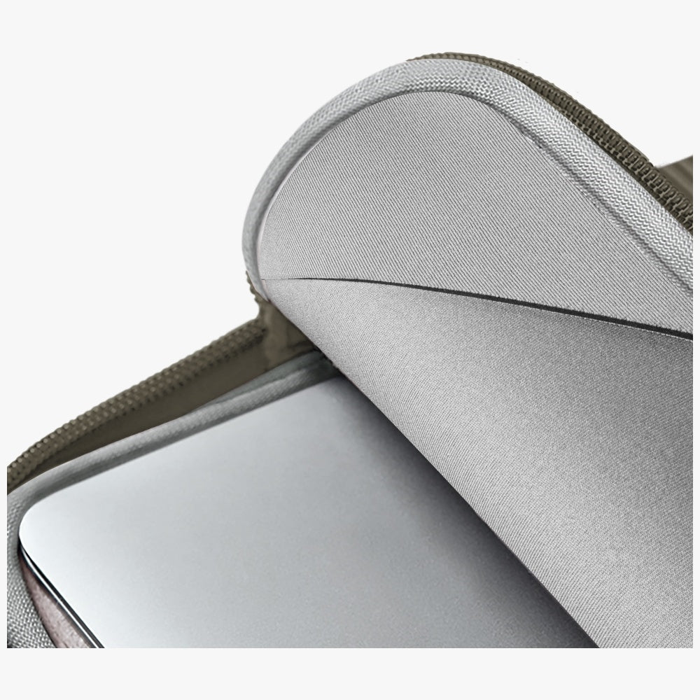 Uniq Cyprus Ridge Edition Laptop Sleeve bag til en 14" vandbestandig neopren laptop - grøn