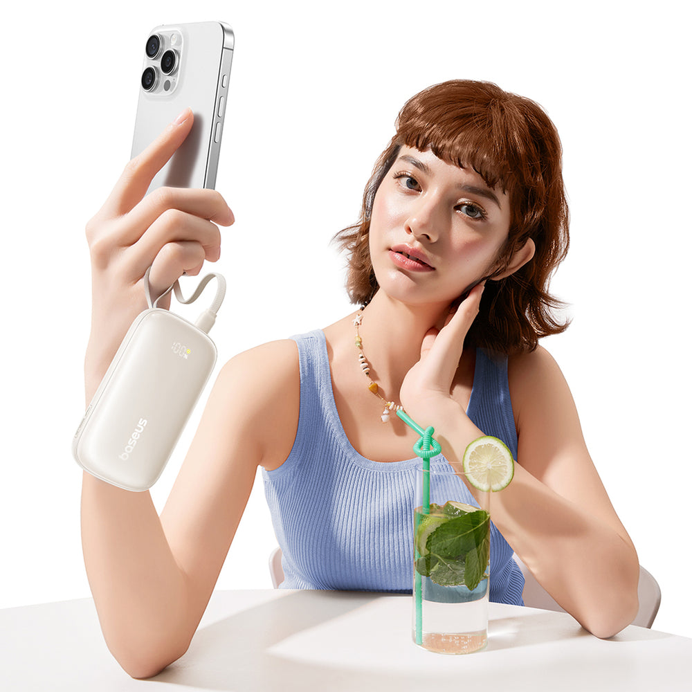 Baseus EnerFill FC21 Qpow 3 Ultra 10000mAh 22.5W Powerbank med tilkoblet kabel lanyard - beige