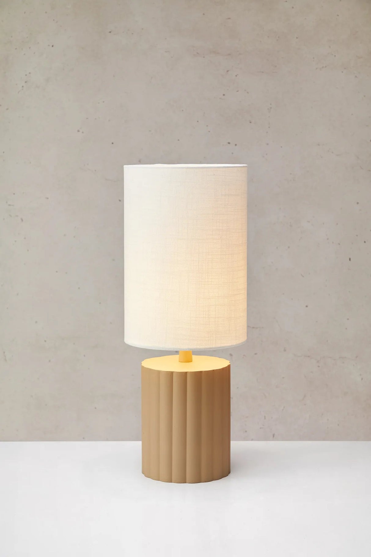 Markslöjd Can white/beige bordlampe