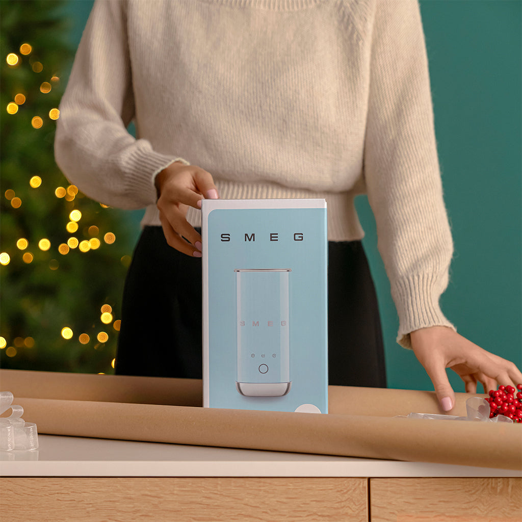 Smeg MFF02BLEU mini mælkeskummer sort