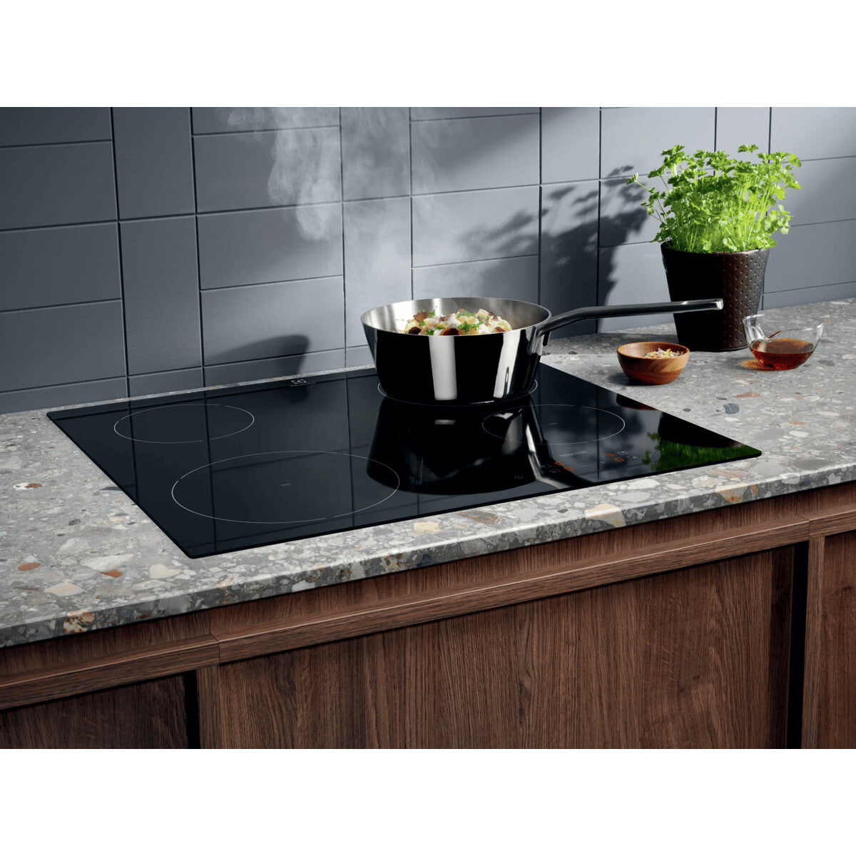 Electrolux LIB60424CK Sort Indbygget 60 cm Zone induktionskogeplade 4 zone(s)