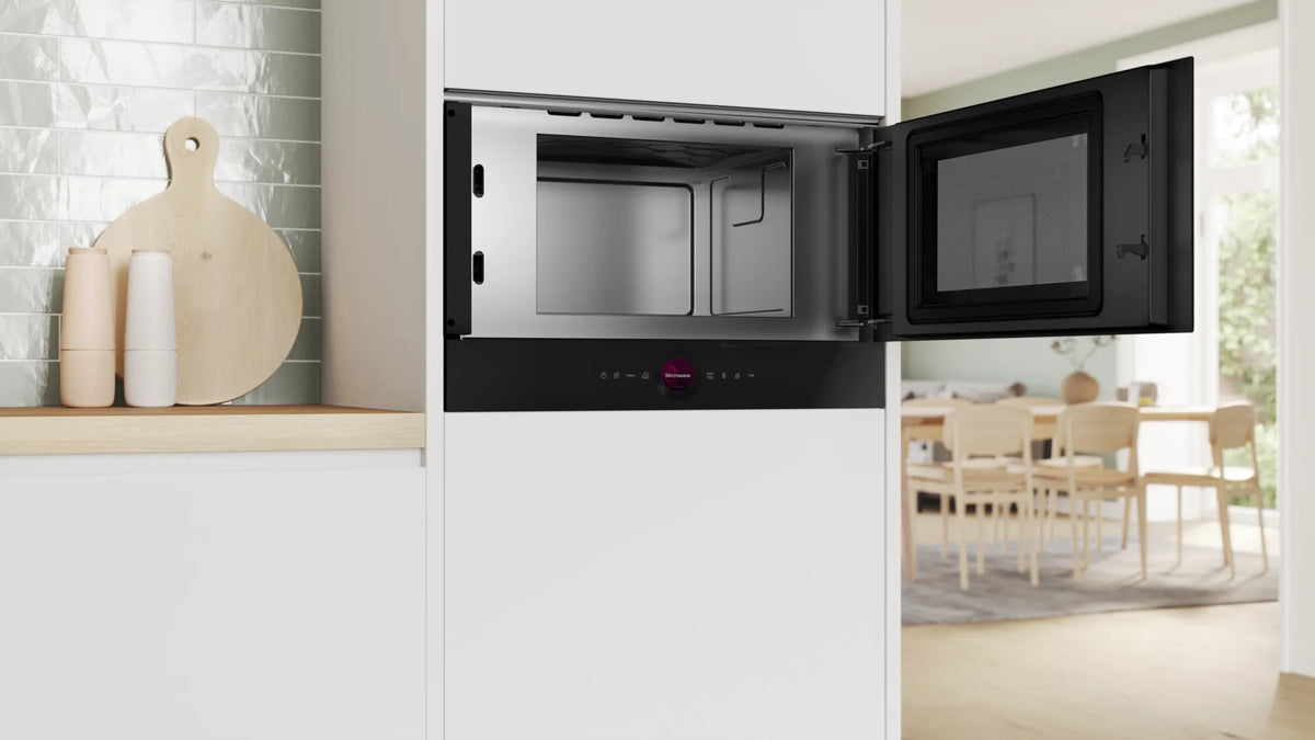 Bosch Serie 8 BFR7221B1 mikrobølgeovn Sort Solo mikroovn Indbygget 21 L 900 W