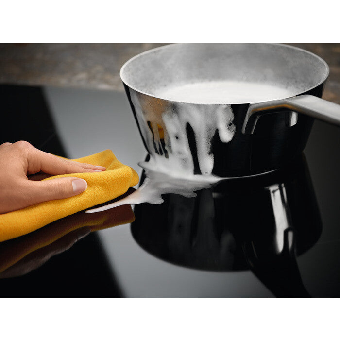 Electrolux LIL61424C Sort Indbygget 60 cm Zone induktionskogeplade 4 zone(s)