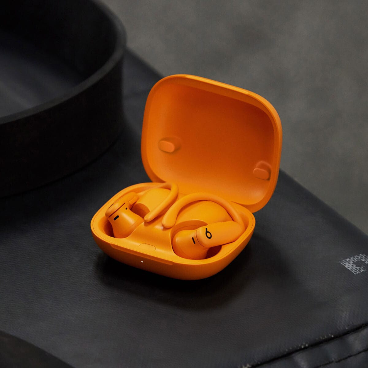 Beats by Dr. Dre Powerbeats Pro 2 Headset Wireless Ear-hook, In-ear Calls/Music/Sport/Everyday USB Type-C Bluetooth Orange