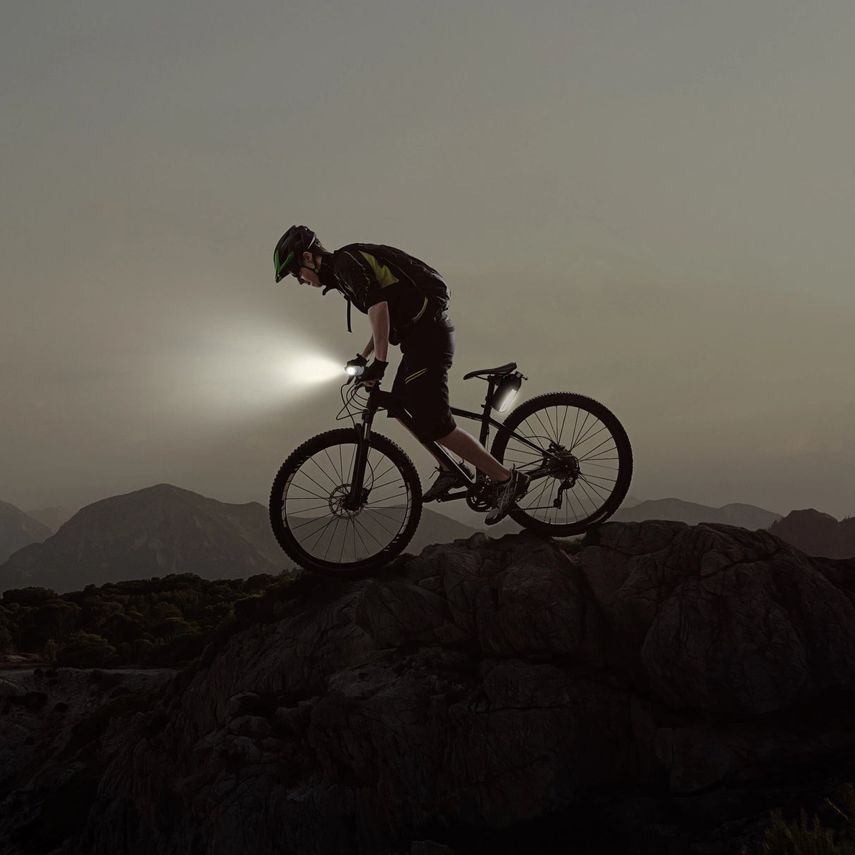 Wozinsky termiske vandflasker til cykel eller scooter 1l sort (WBB29BK)