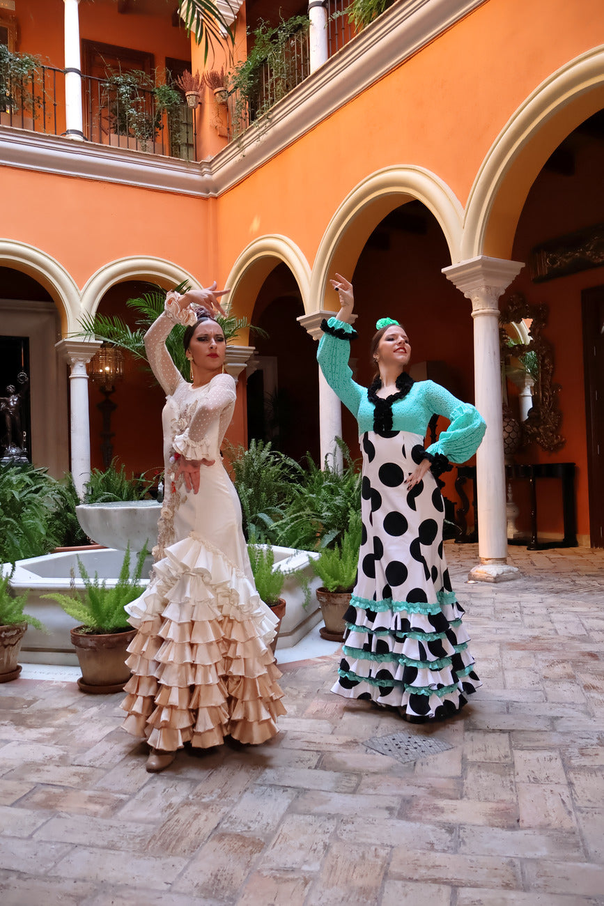 Canon EOS R10 Sort Digitalkamera + RF-S 18-45mm F4.5-6.3 IS STM objektiv