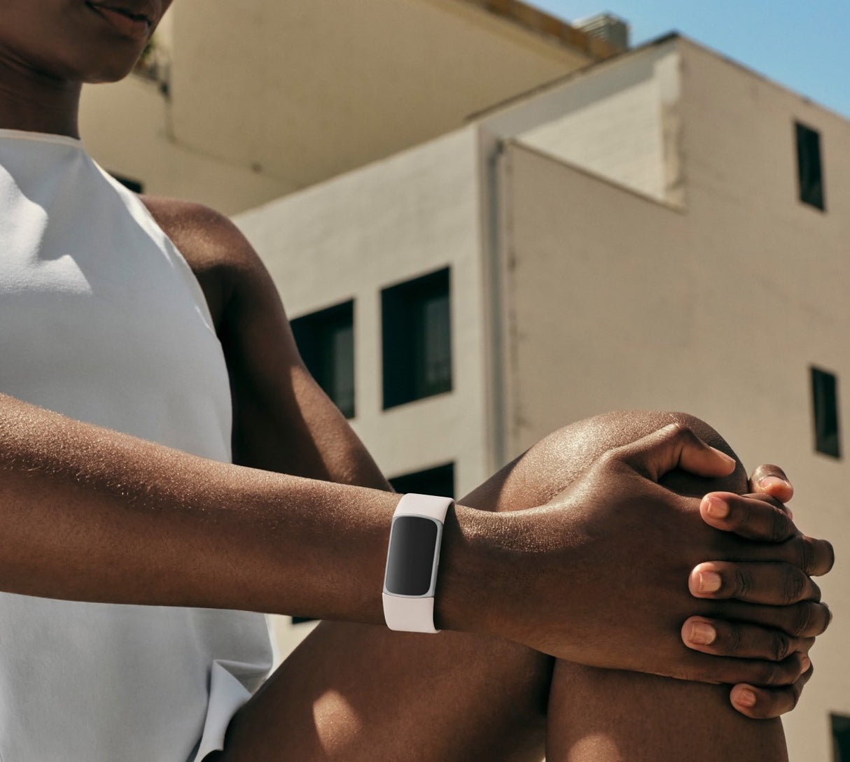 Fitbit Charge 6 AMOLED Aktivitetstracker til håndled Beige, Sølv