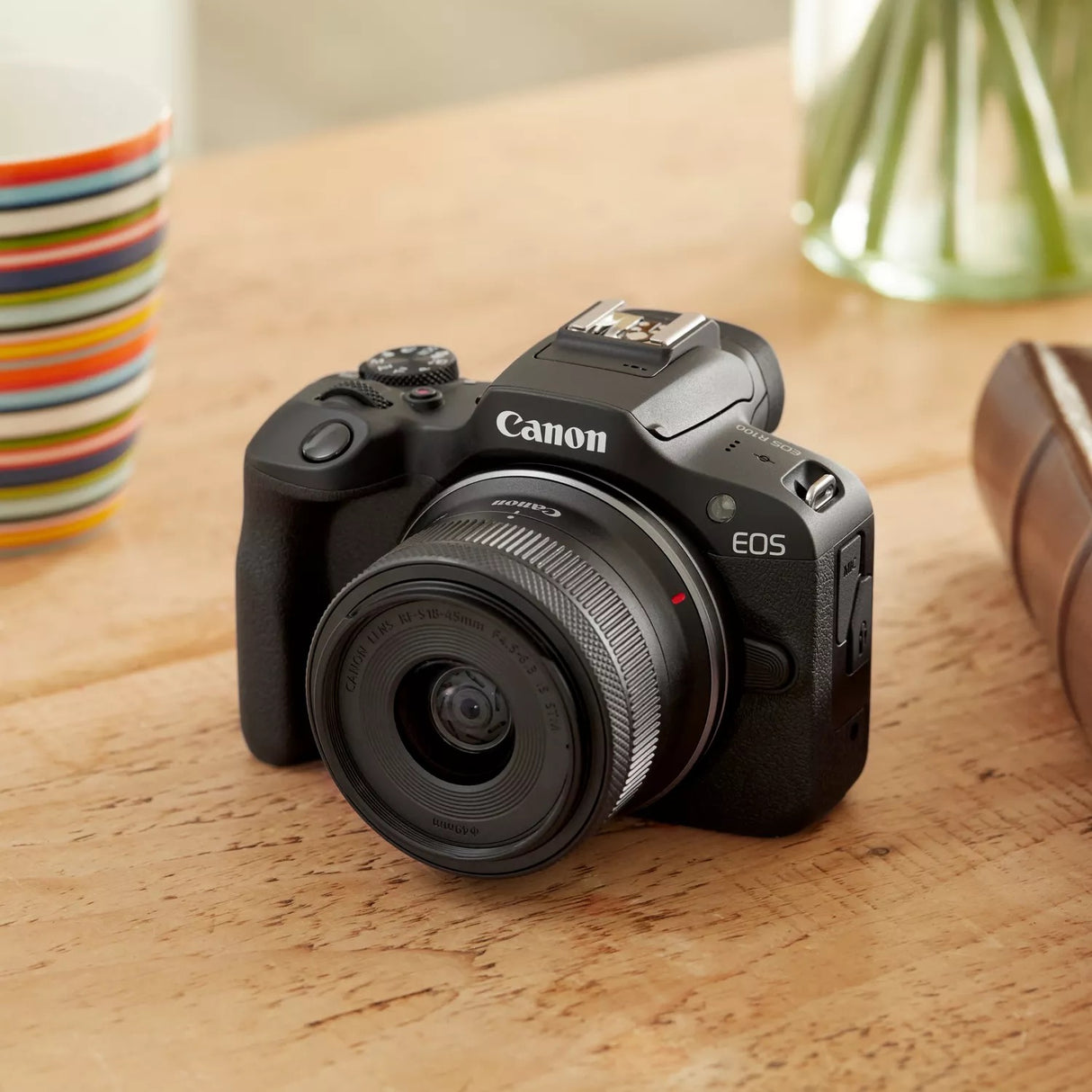 Canon EOS R100 + RF-S 18-45mm F4.5-6.3 IS STM Kit MILC 24,1 MP CMOS 6000 x 4000 pixel Sort