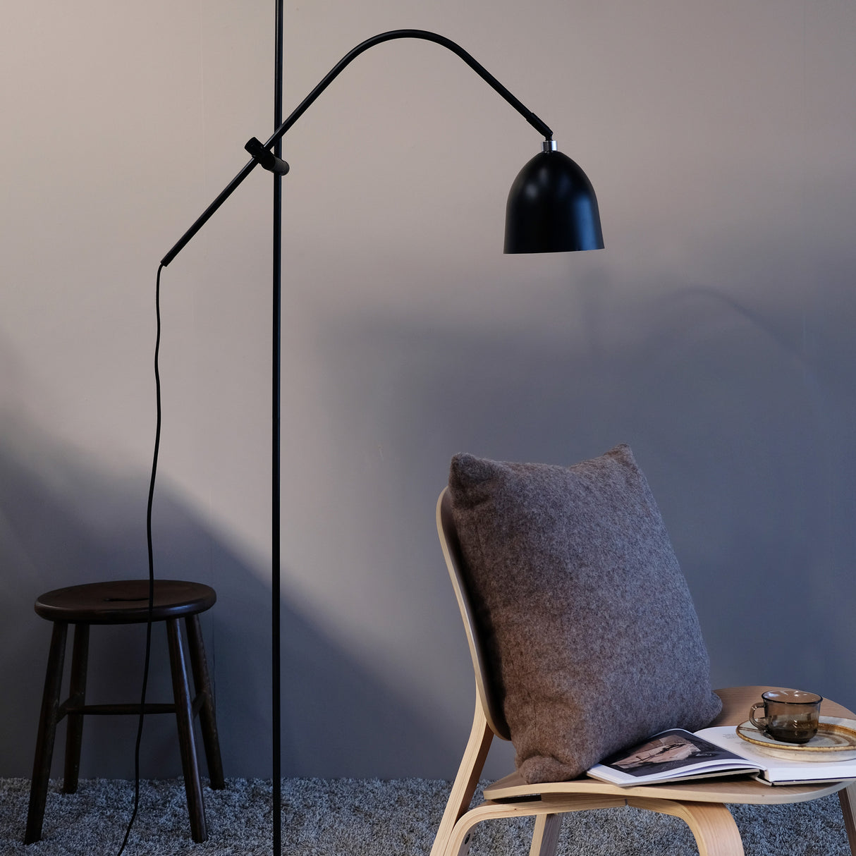 Dyberg Larsen Easton sort gulvlampe