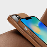 Dux Ducis Grit læderhylster til iPhone 14 Plus Elegant Falsklæder Cover (MagSafe Compatible) Brunt