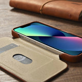 iCarer CE Oil Wax Premium Leather Folio Case iPhone 14 Plus magnetisk flip case MagSafe brun (AKI14220707-BN)
