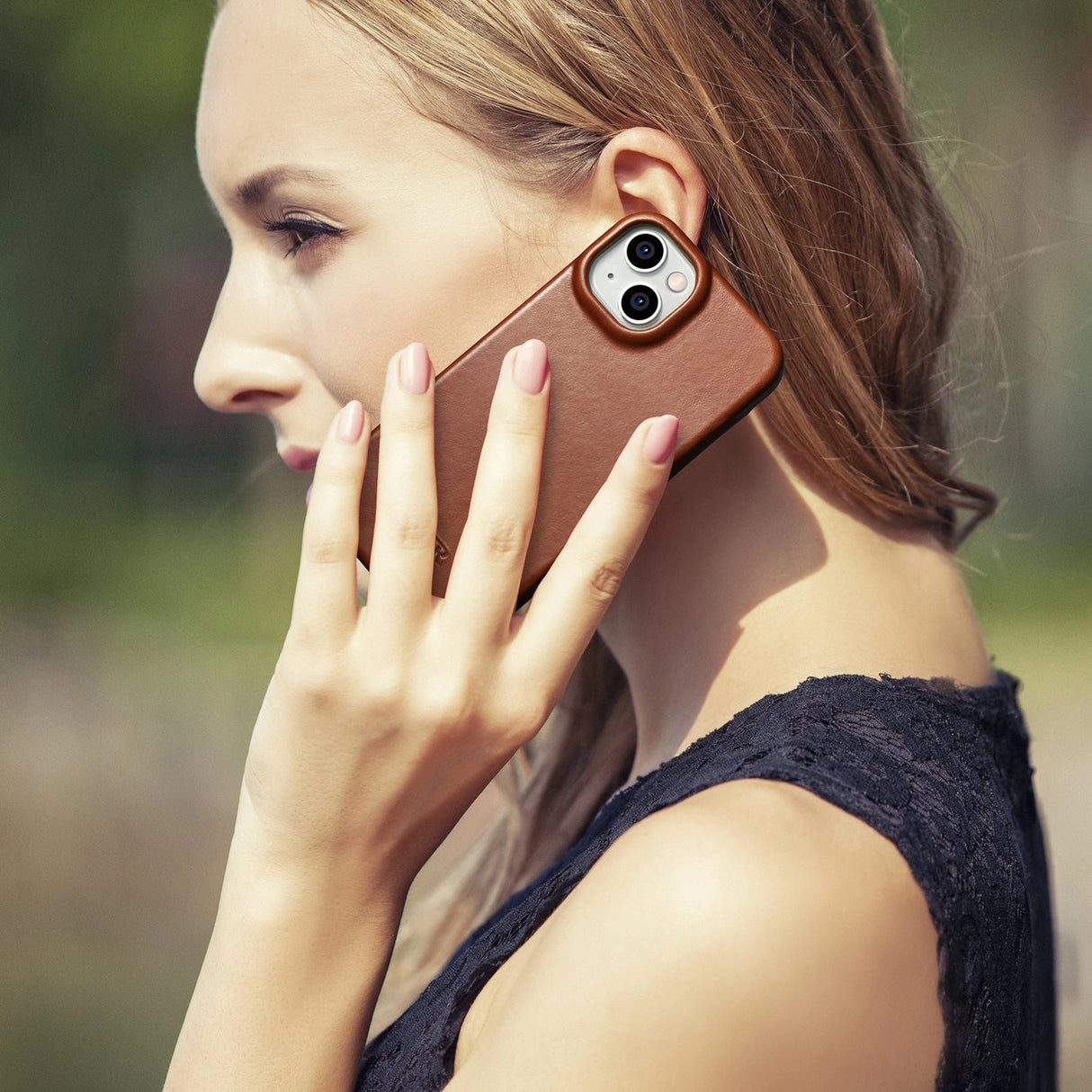 iCarer CE Oil Wax Premium Leather Folio Case iPhone 14 Plus magnetisk flip case MagSafe brun (AKI14220707-BN)