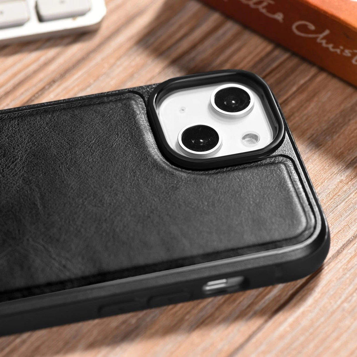 iCarer Leather Oil Wax case til iPhone 14 Plus sort (WMI14220719-BK)