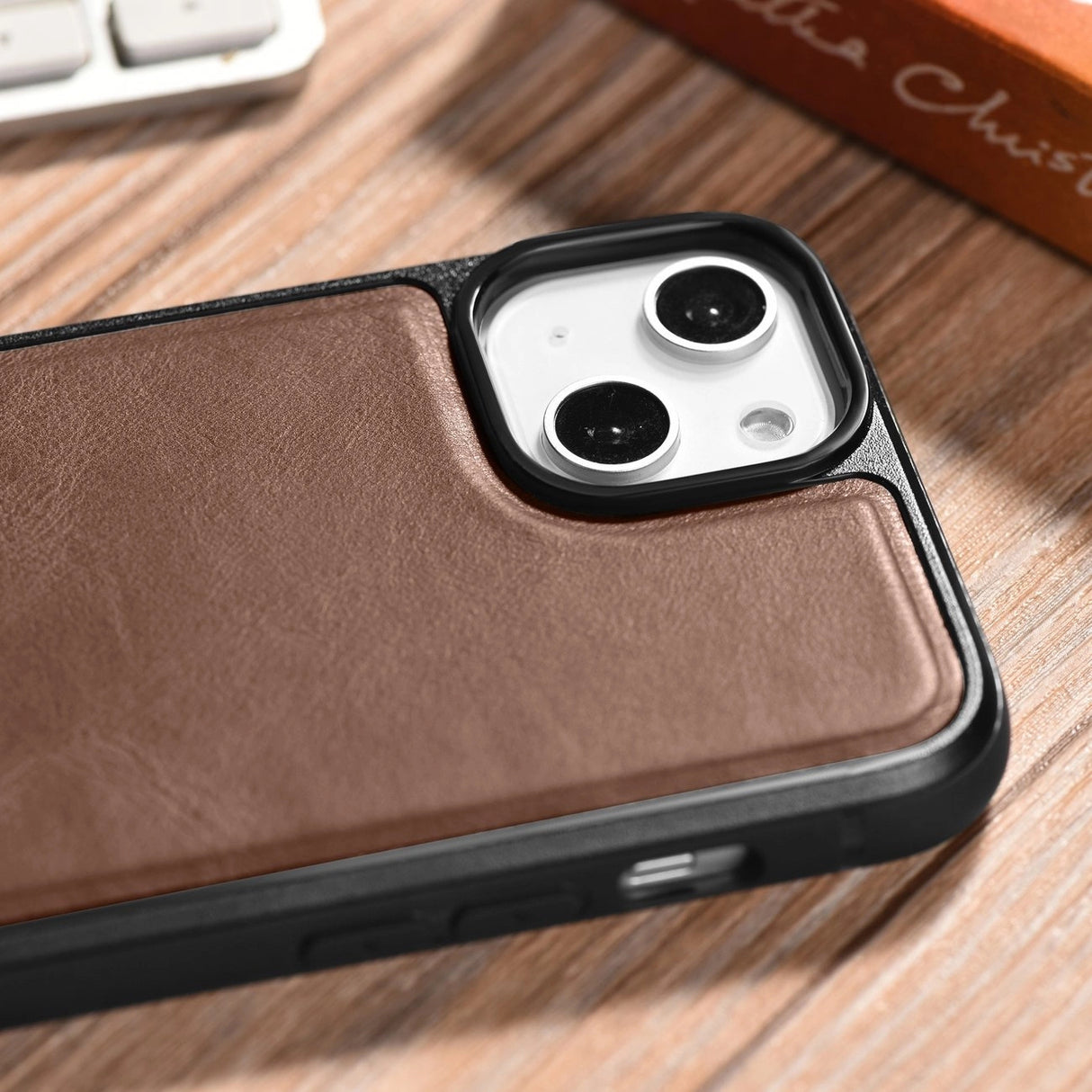 iCarer Læder Oil Wax Ægte læder Case til iPhone 14 Plus (MagSafe Kompatibel) Brunt (WMI14220719-BN)