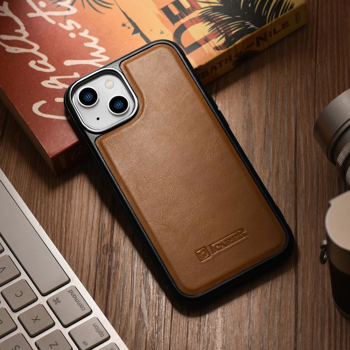 iCarer Leather Oil Wax case til iPhone 14 Plus brun (WMI14220719-TN)