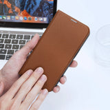 Dux Ducis Skin X2-fodtøj til iPhone 14 Pro med magnetisk flap brun