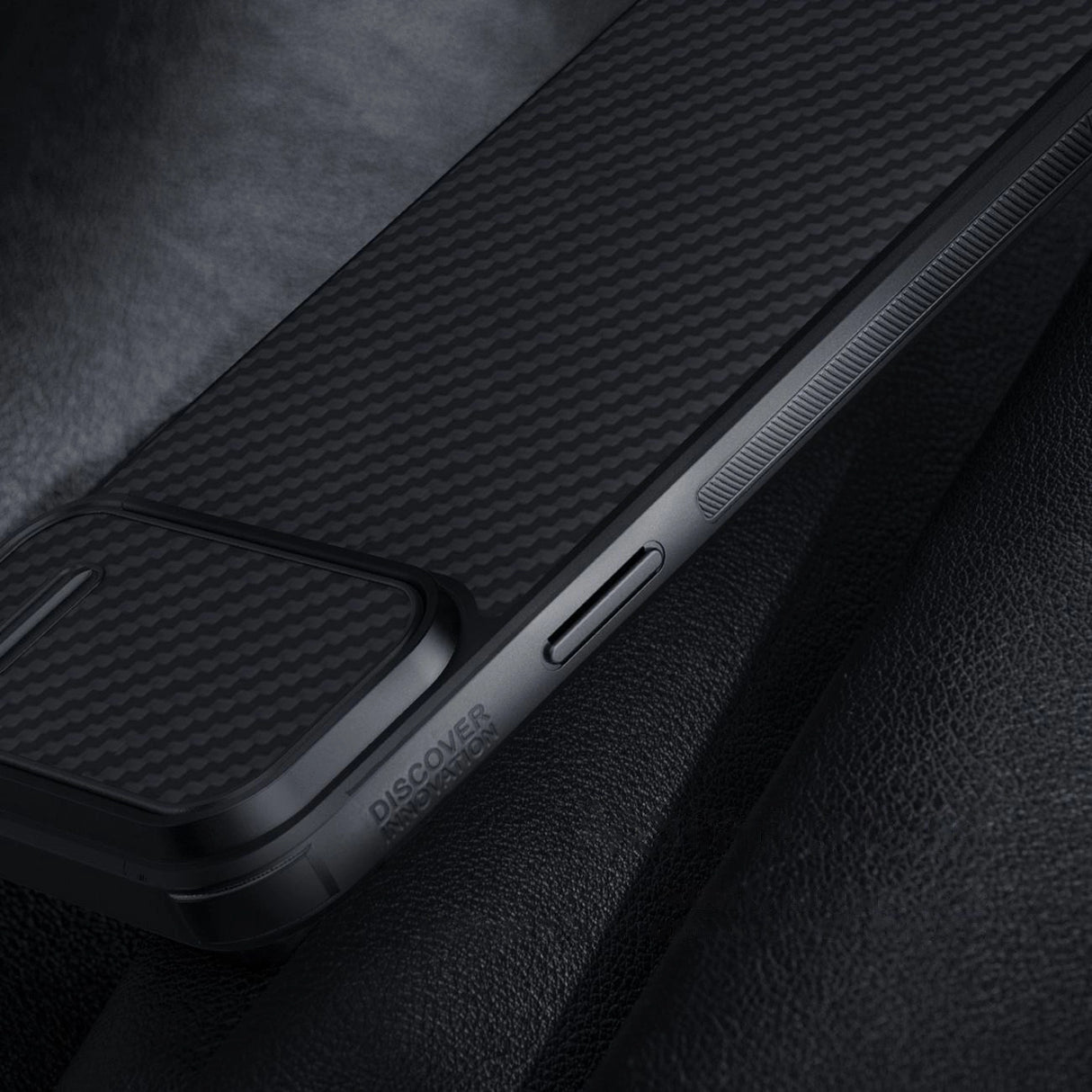 Nillkin Syntetisk Fiber S Case iPhone 14 Plus case med kamera cover, sort
