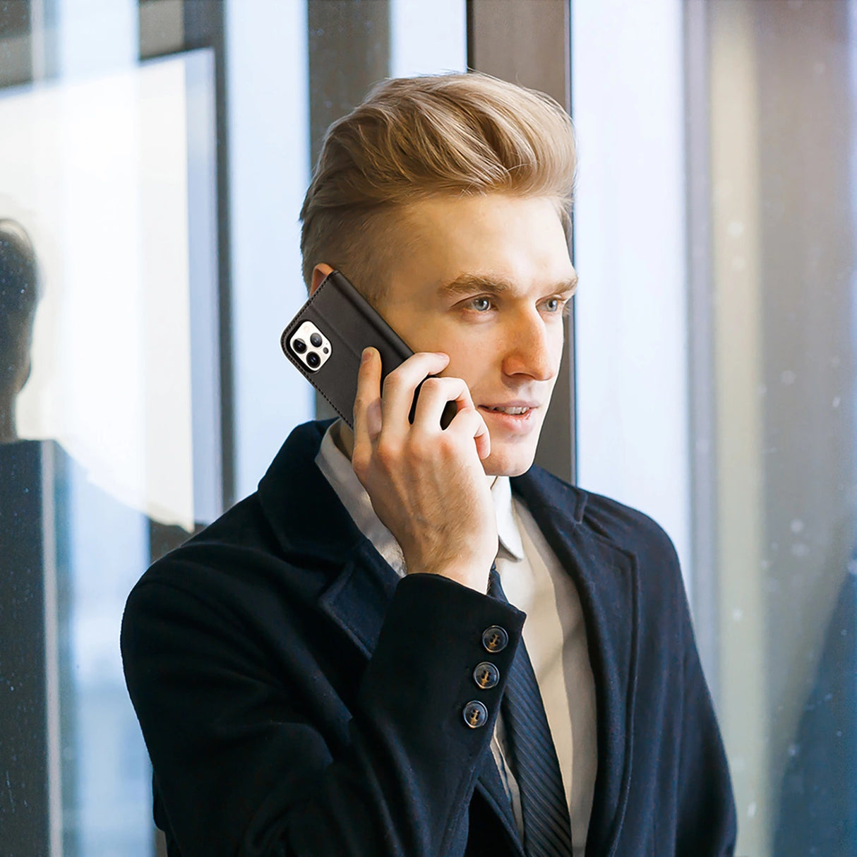 Dux Ducis Hivo Læder Flip Cover Ægte læder Wallet til kort og dokumenter iPhone 14 Pro Max Black