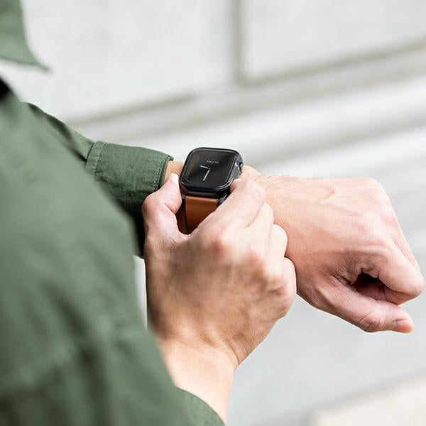 Uniq Garde-hylster til Apple Watch 7/8/SE2 45 mm - gennemsigtigt