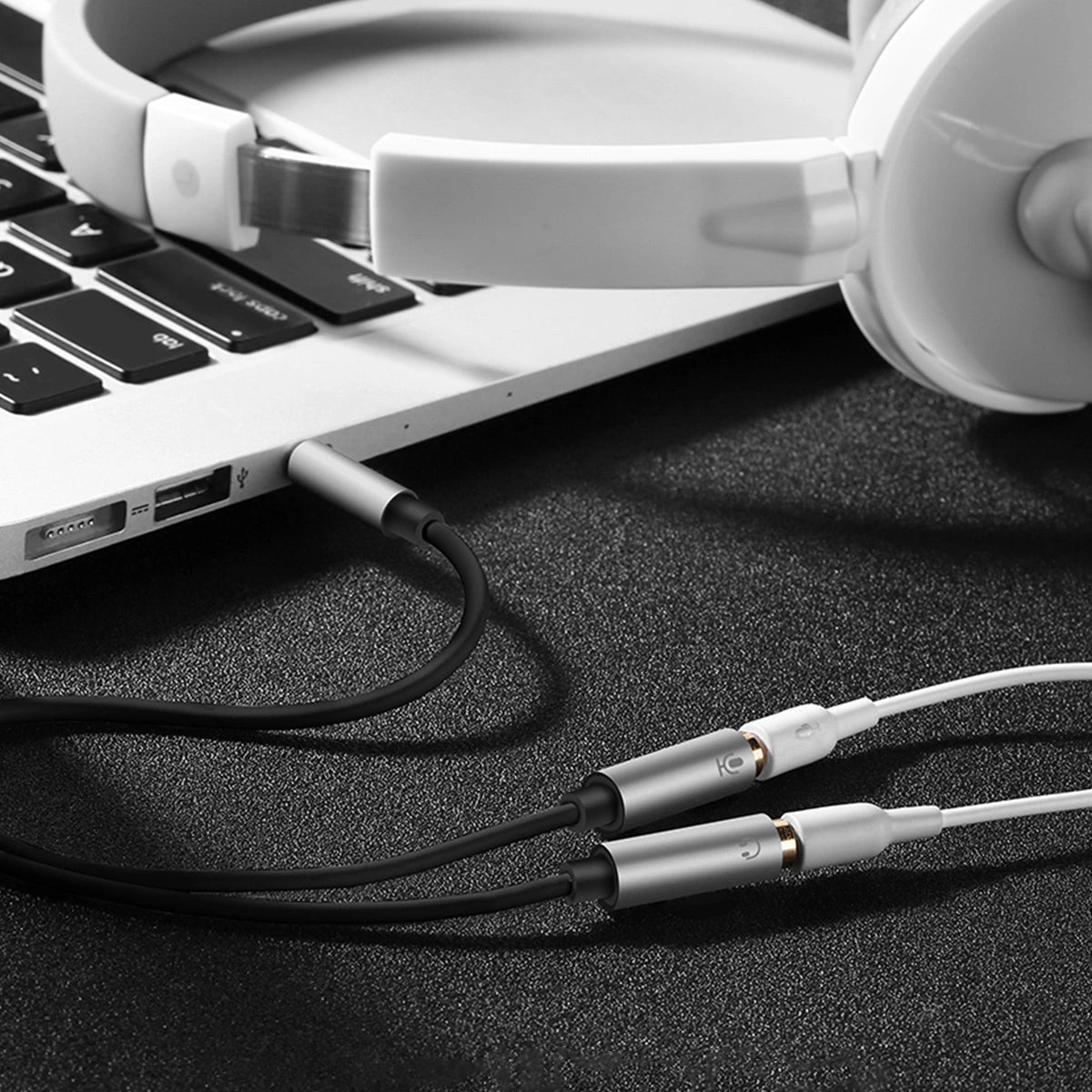 Ugreen kabel hovedtelefon splitter mini jack 3,5 mm - 2 x mini jack 3,5 mm (mikrofon + stereo udgang) sort (AV141)