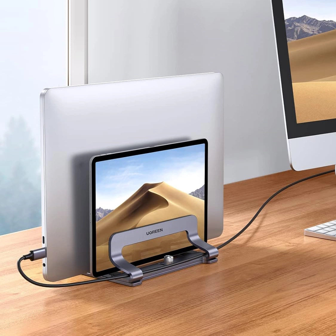 Ugreen LP258 Vertikal Stativ til 2 Enheder Aluminium til Laptop Tablet - Silver